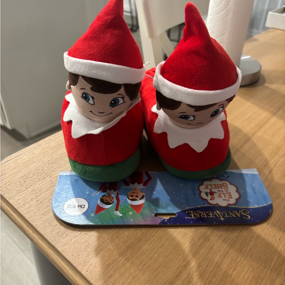 Plush Slippers for Kids - Red and Green size 9/10 Elf on the Shelf